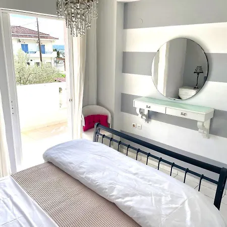 Portoheli Downtown Cozy Apartment بورتو خيلي