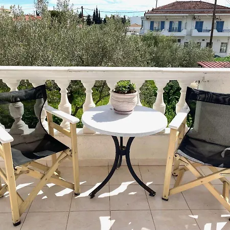 Portoheli Downtown Cozy Apartment شقة